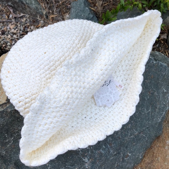 Free People☀️Pixie Knit Bucket Hat☀️ - Picture 5 of 9